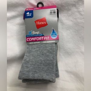 Hanes Comfort Fit 4 Pair Crew Socks, size 5-9